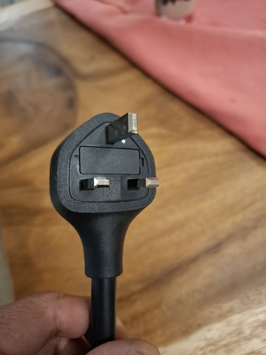 Оригинално зарядно tesla шуко адаптер UK