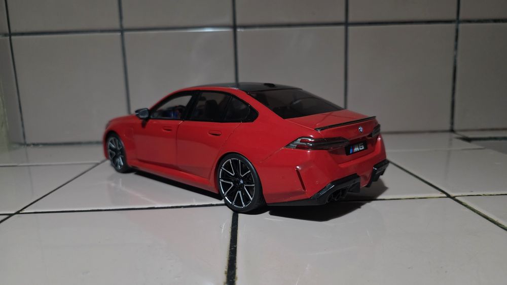 Продавам BMW M5 1:18 Solido