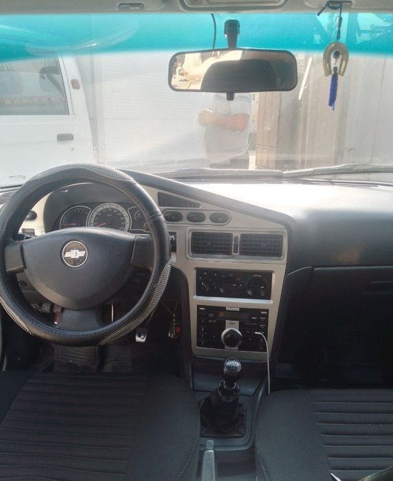 Sotiladi Nexia avtomobili