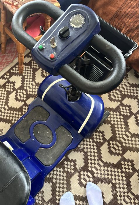 Scuter electric / cărucior electric pentru persoane cu handicap
