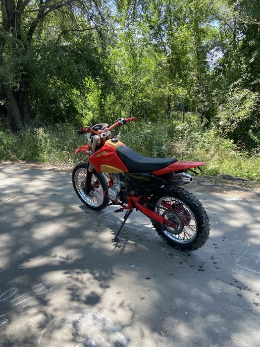 В продаже эндуро 250 кубов