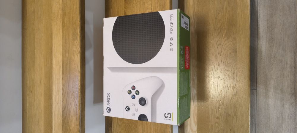 Xbox Series S & 1 controller