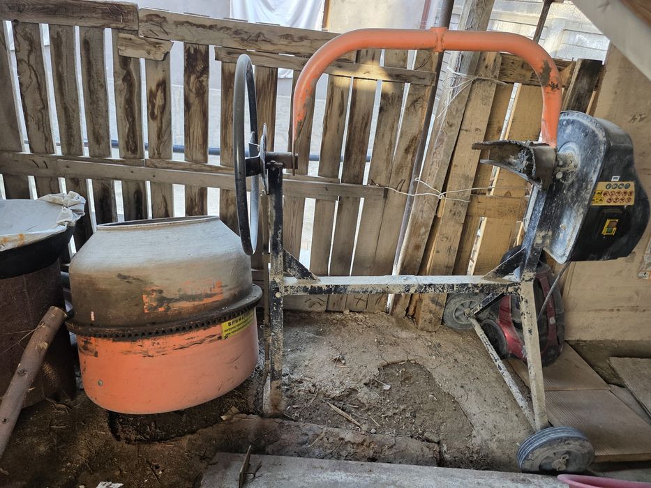 Бетономешалка рабочий