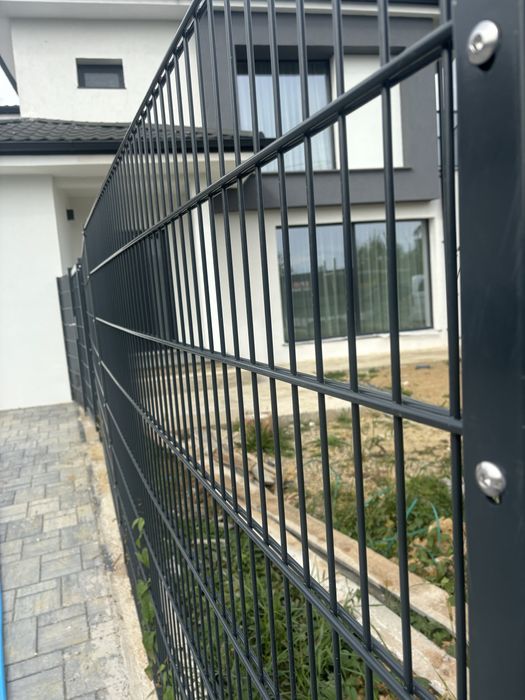 Panou Gard dublu fir Profesional 8/6/8mm Plasa Stalpi Gard nu Bordurat