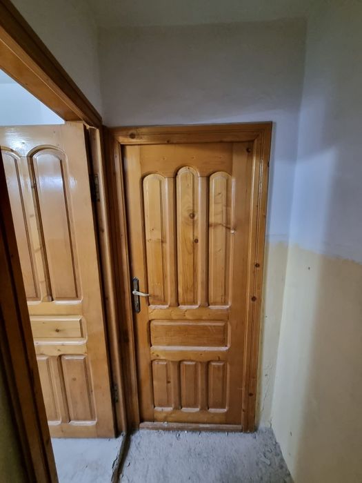 Vand usi din lemn de brad