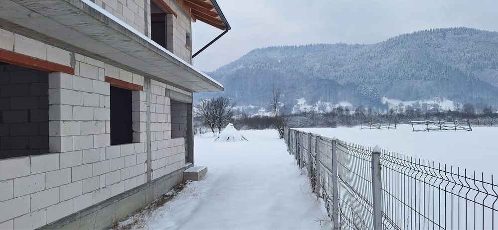 Constructie si teren de vanzare