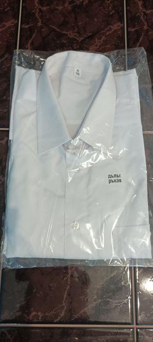 Две мъжки ризи с дълъг ръкав
