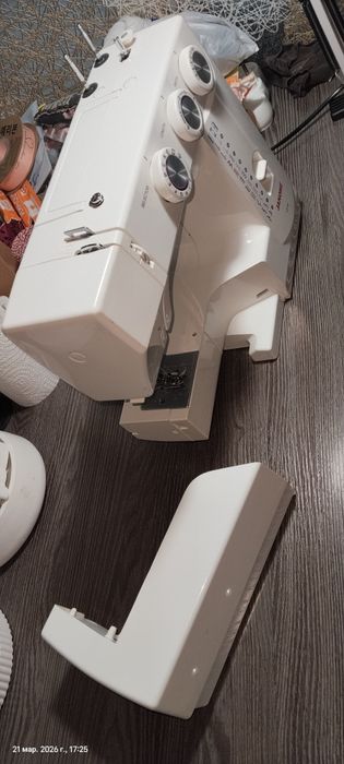 Продам швейную машинку