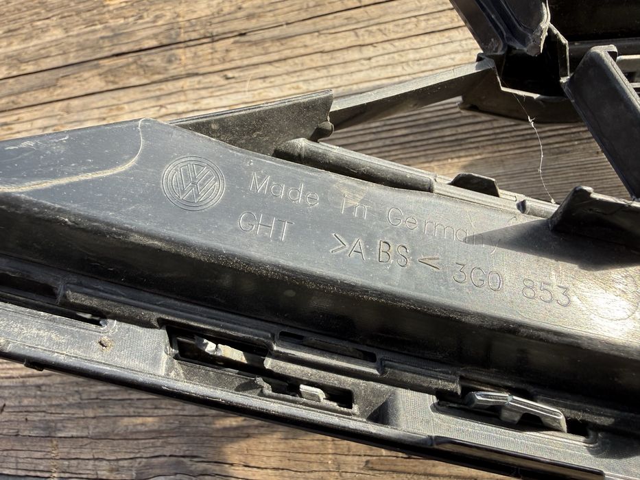 Grila masca fata passat B8 avariata