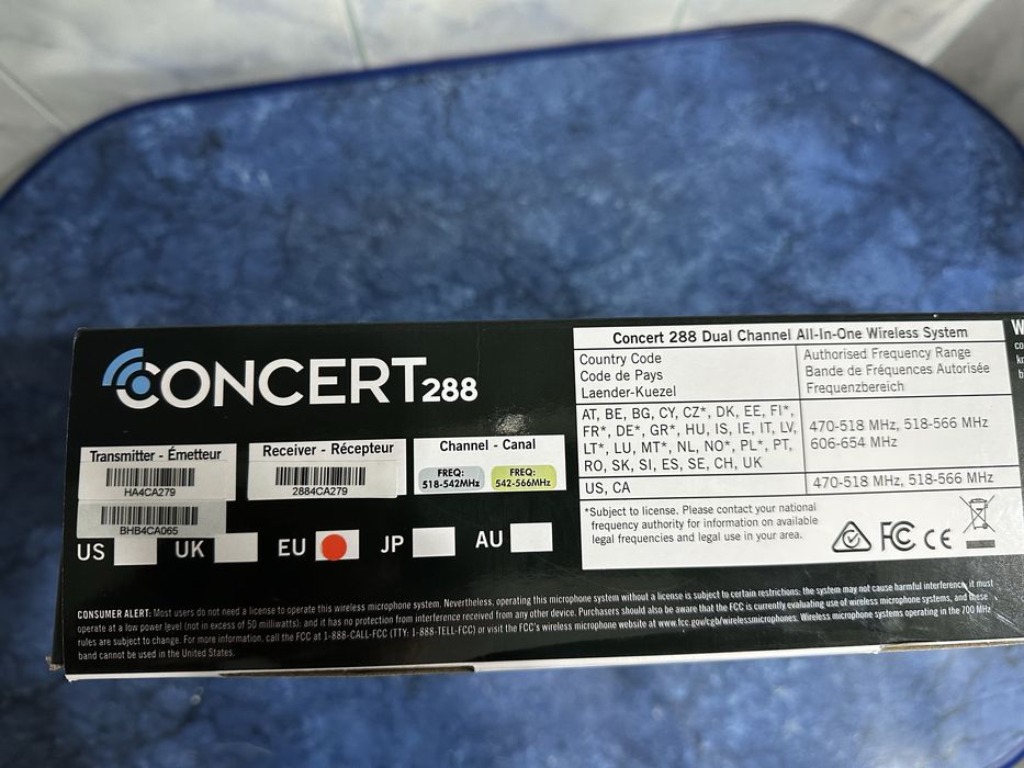 Set nou original Samson Concert288 microfon si lavaliera/headset wireless.