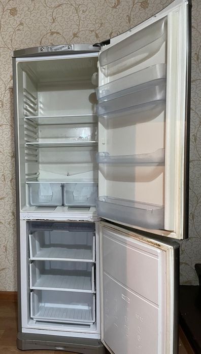 Холодильник БУ Indesit