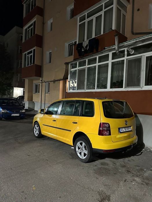 VOLKSWAGEN Touran
