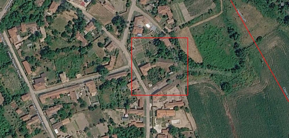 Къща с жилищна пристройка, равен двор и стопански постройки в с. Острица