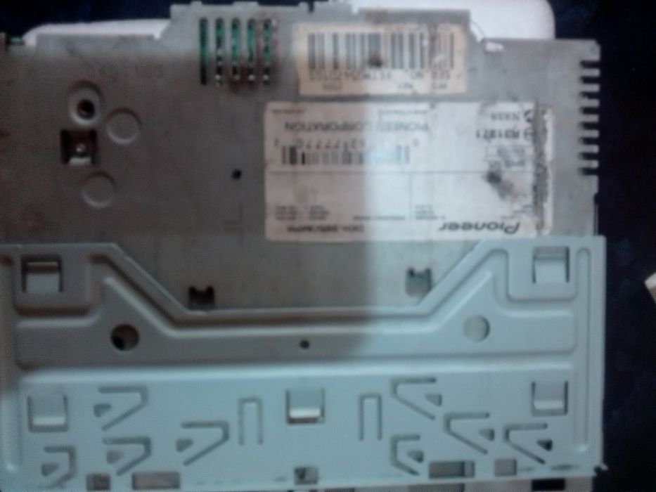 Продам магнитофон для автомобилей пионер рабочий остальное по телефону