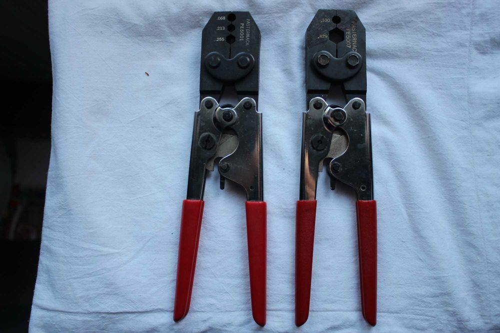 Pereche de 2 clești profesionali de sertizare Pasternack.