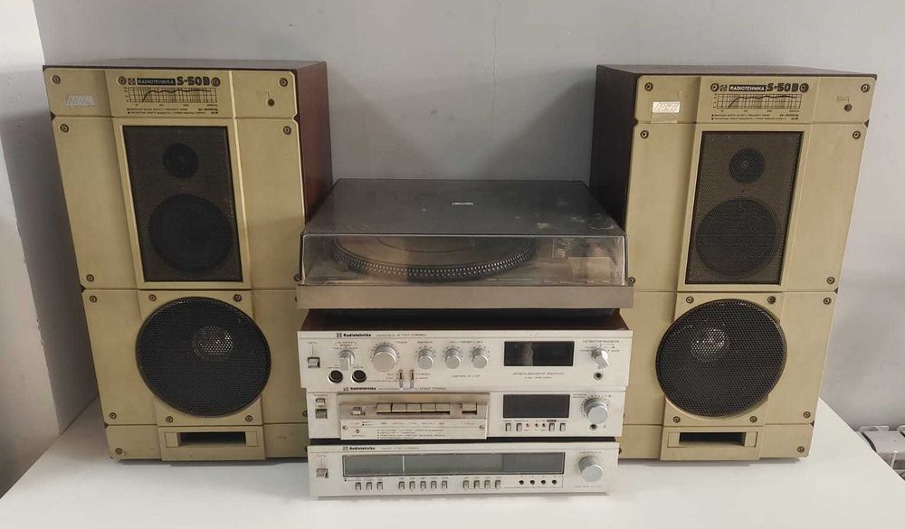 Продам музыкальный советский центр Радиотехника. ЧИТАТЬ объявление.