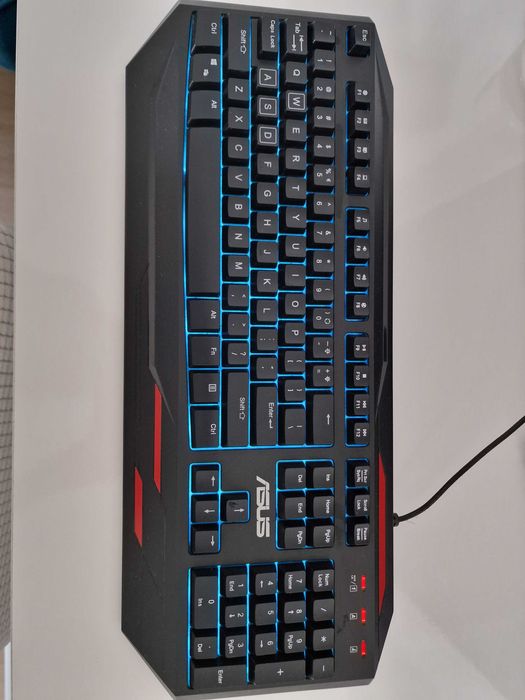 Tastatura gaming Asus in stare foarte buna