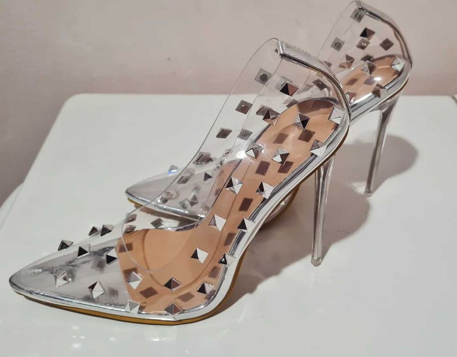 Елегантни дамски обувки на тънко токче