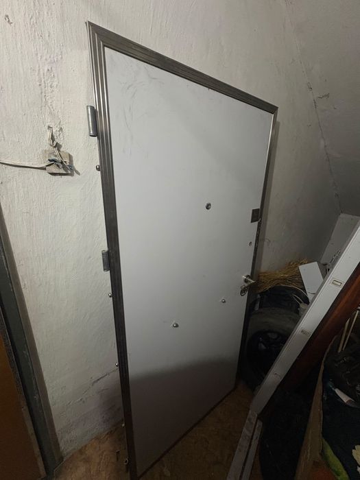 Продам дверь в пленке бу