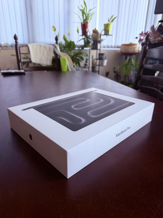 Apple MacBook Pro 14.2” 2026 1TB M5 chip 16GB