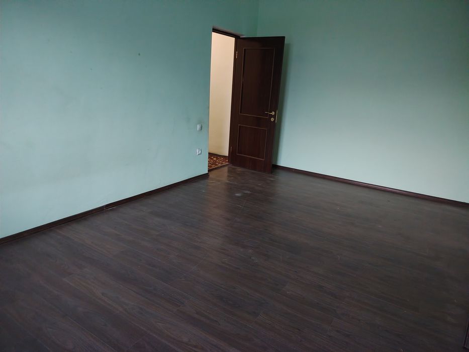 Ижарага Уй. Човкай тарафда наъмунали котедж