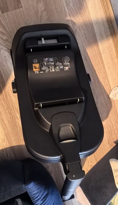 Столче за кола и база Maxi Cosi Cabriofix