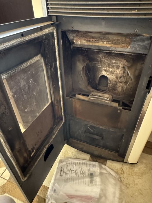 Termosemineu peleti  fara cuplare la calorifere cu piesele originale.