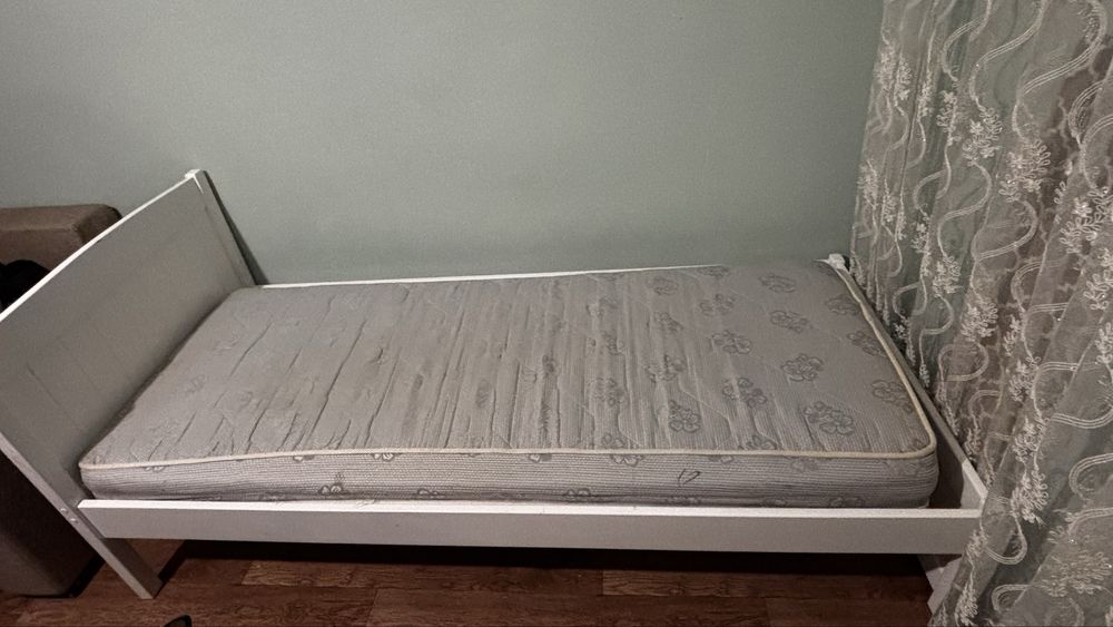 Срочно продам кровать с матрасом !!!