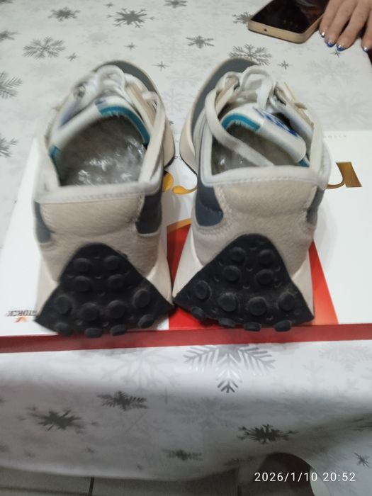 Кроссовки женские 37размер.