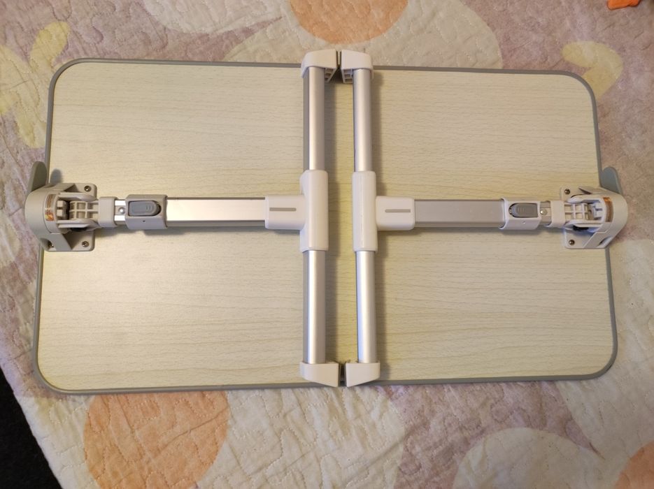 Măsuța laptop reglabilă