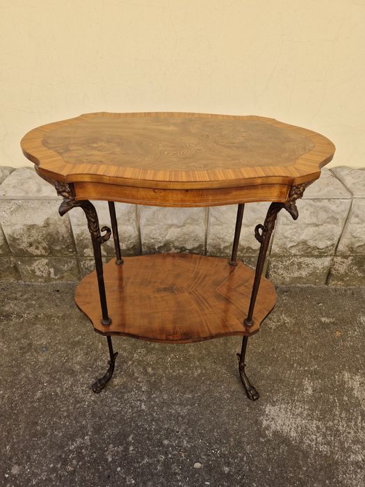 Уникална антикварна френска дървена маса с интарзия и бронз