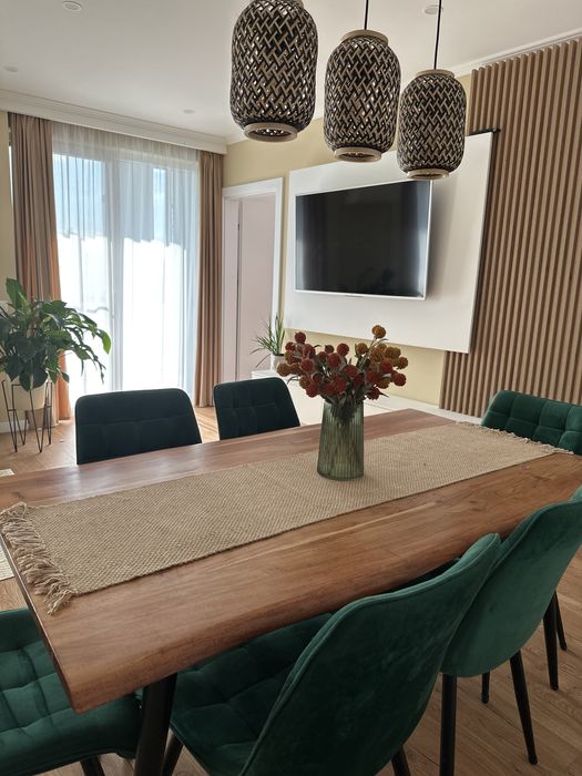 Masa din stejar cu picioare negre