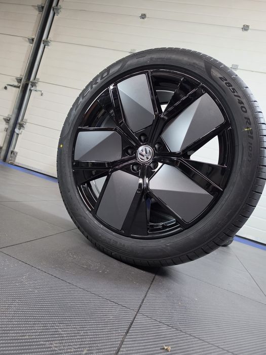Оригинални VW TOUAREG R-LINE 21” LEEDS + PIRELLI P ZERO
