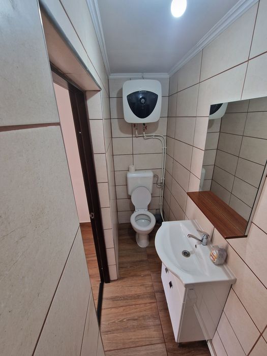 Vand apartament la casa cu  1 camera in curte comuna pe str. cuza voda