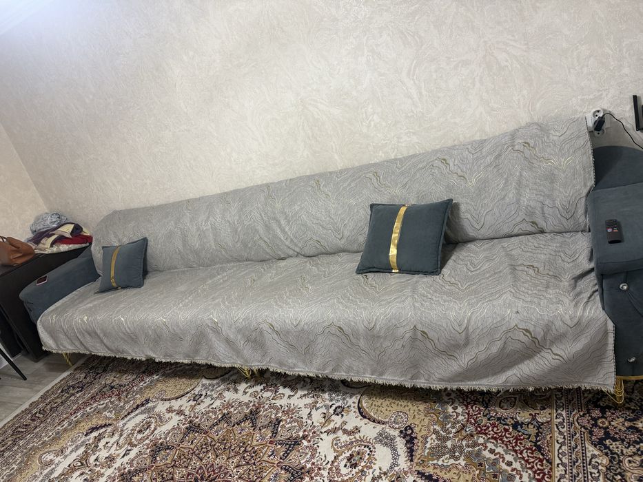 Диван в отличном состояний 4 м