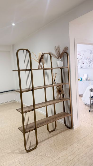 Inchiriez spatiu comercial in cadrul unui salon beauty