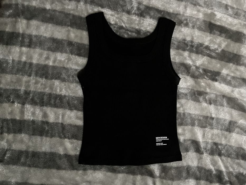 Oq va qora Crop toplar