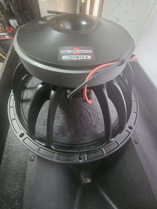 2 boxe profesionale Dynacord 600w