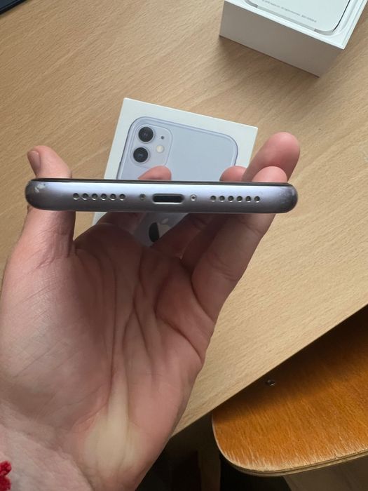 Продавам Iphone 11 64GB лилав
