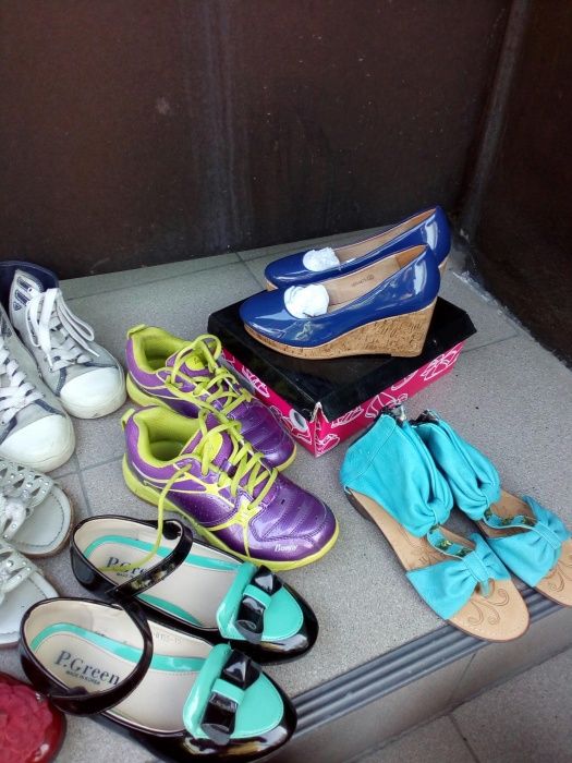 Продам босоножки на девочку