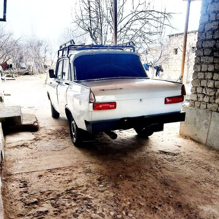 Mashina holati yaxshi faqat minish kerak hamma narsasi joida