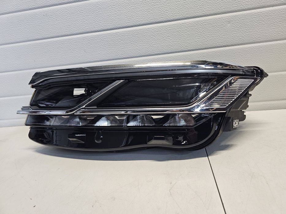 Far stanga VW Touareg Full Led Matrix dupa 2018