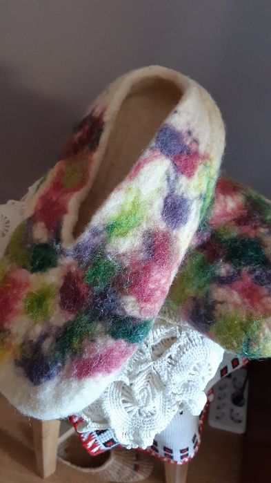 Papuci din lână împâslită