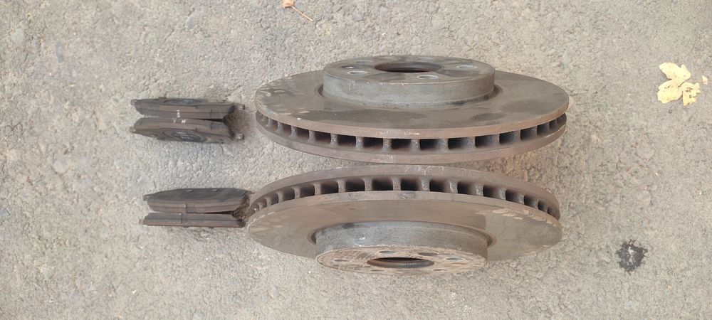 Опорные диски трекер 2  и тормозные колодки от редлайн