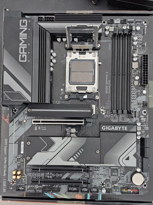 Placa de baza Gigabyte B650 Gaming X