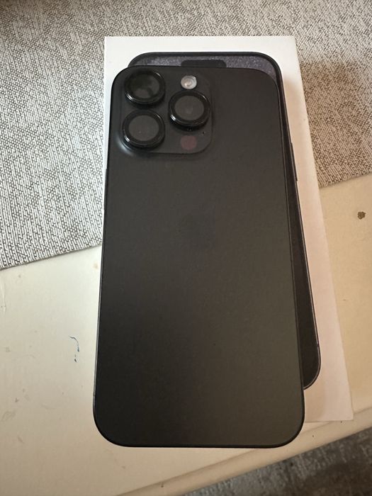 Продавам iPhone 15 Pro (256GB) BlackTitan