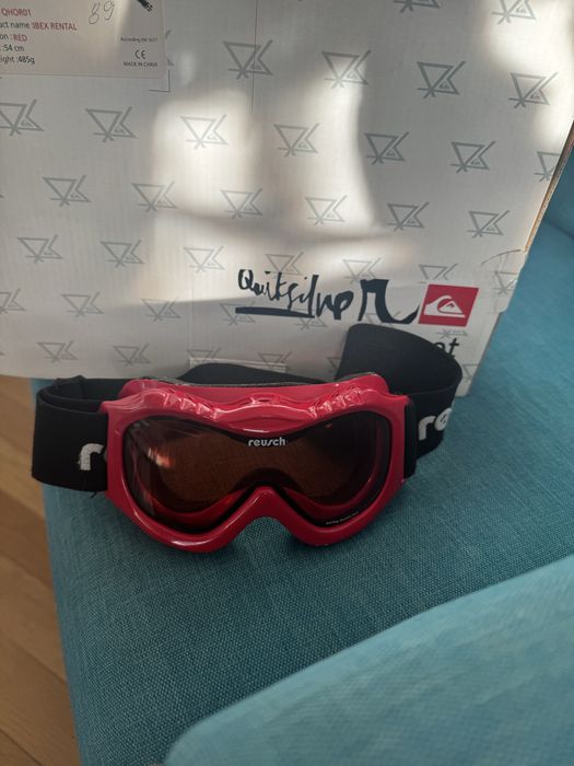 Скиорска каска, очила и ръкавици