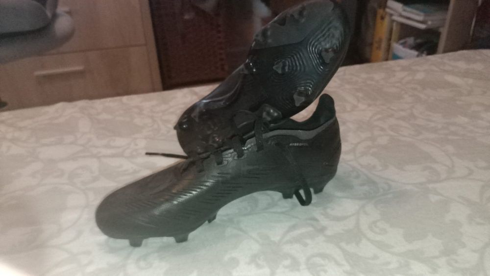 Ghete Adidas Predator pro negre mărimea 39 ⅓