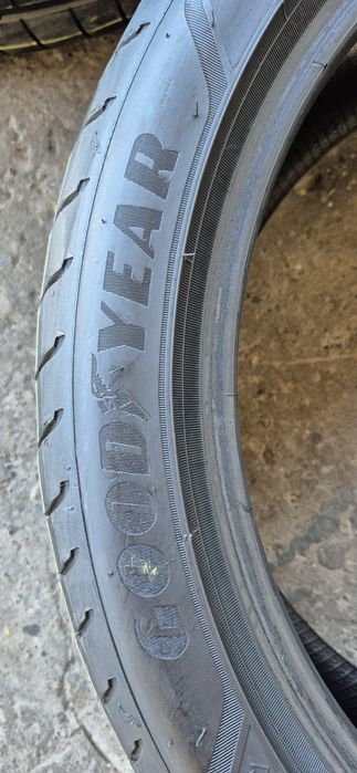 4 anvelope vara runflat Goodyear,fata 245/40/19,spate 275/35/19.Pretul este pe bucata.