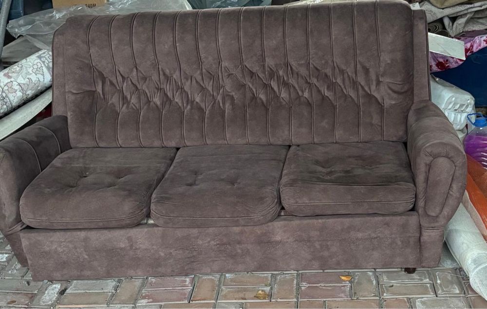 Продам диван + два кресла